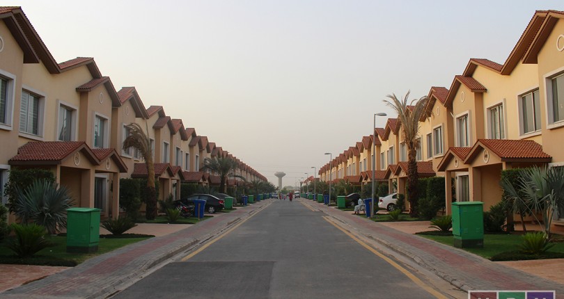 10 Marla Plot In Alamgir Block Of Bahria Town Lahore For Investment