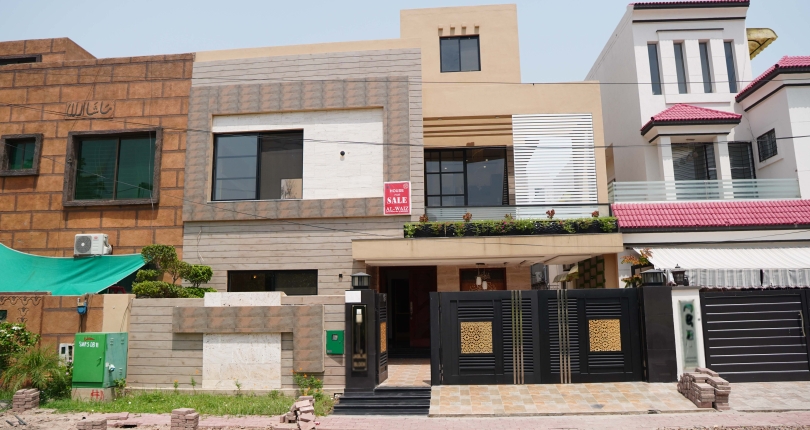 10 Marla Brand New Park Facing House For Sale in Jasmine Block Bahria Town Lahore